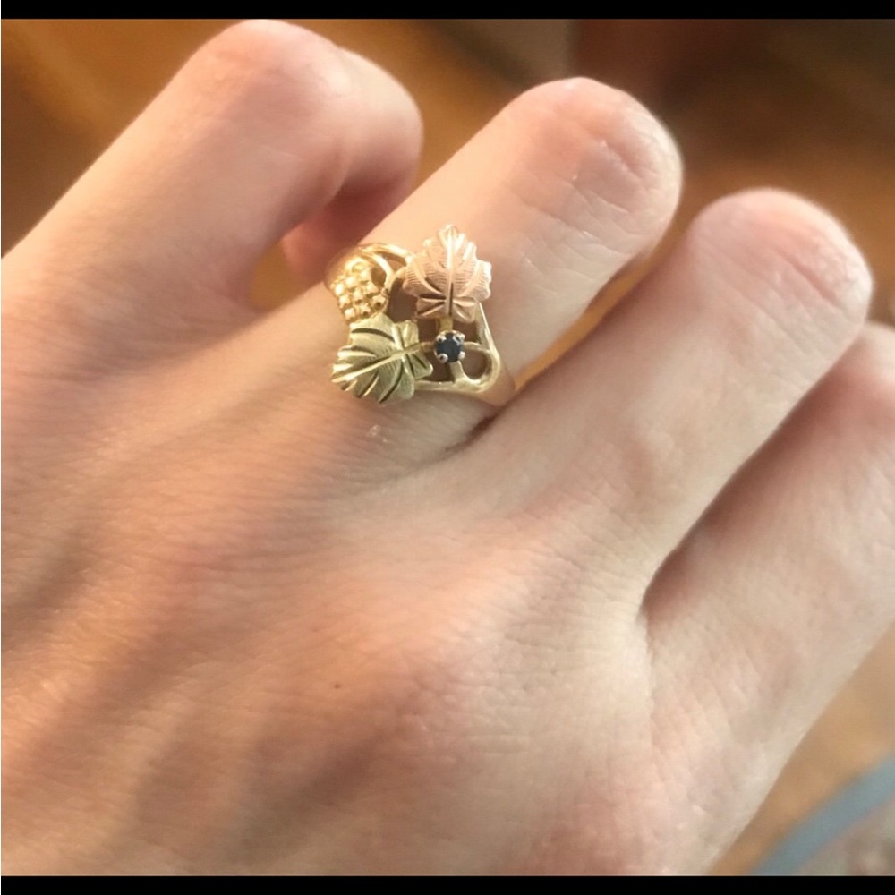 Solid 10k and 12k blacks hills sapphire gold ring in excellent condition